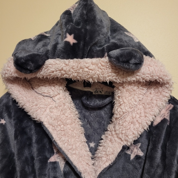Dex fuzzy bath robe - Picture 4 of 8